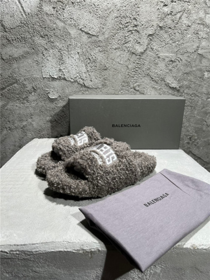 BLCG SLIPPERS