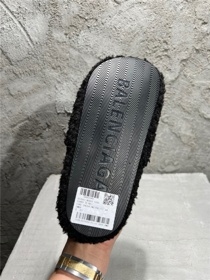 BLCG SLIPPERS