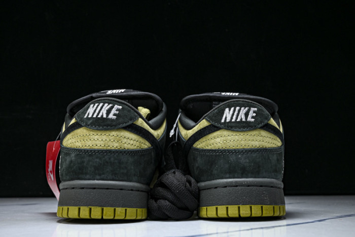 Nike SB Dunk Low  Supreme 94 Camper Green  HQ8487-300