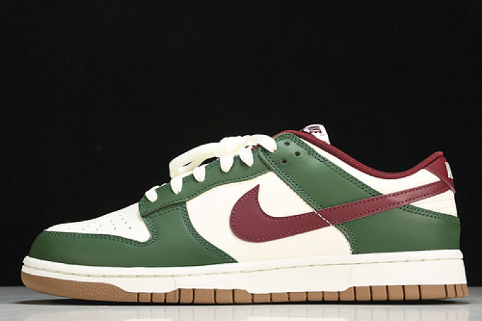 Nike SB Dunk Low 