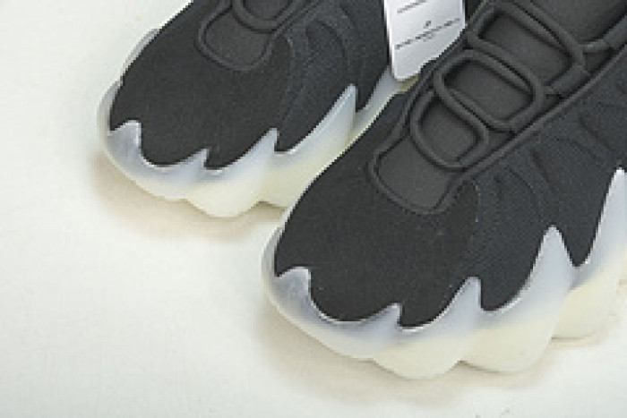 ad*s Y**zy boost 400 h68031