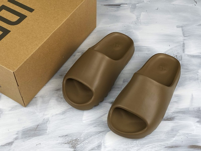 Y**zy slide earth brown  fv8425