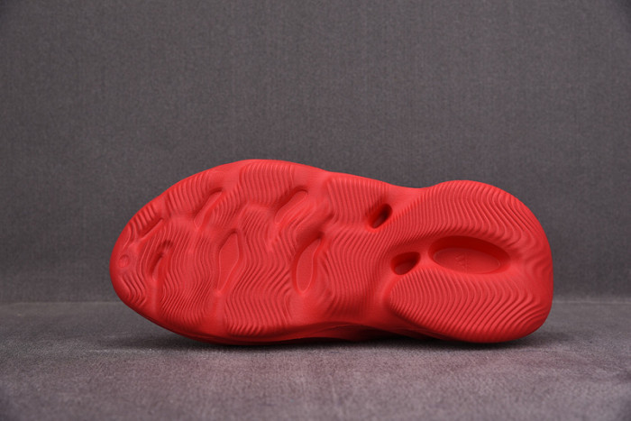 ad*s Y**zy foam runner red cw3355