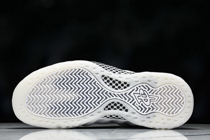 Nike Air Foamposite One “Triple White” HJ5195 100