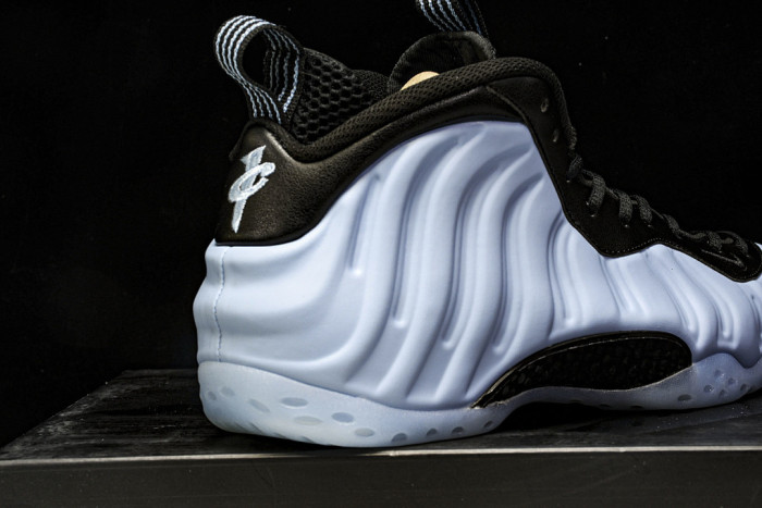 Nike Air Foamposite “Psychic Blue” HJ6014-400