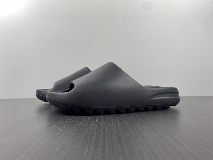 Y**zy slide onyx  hq6448