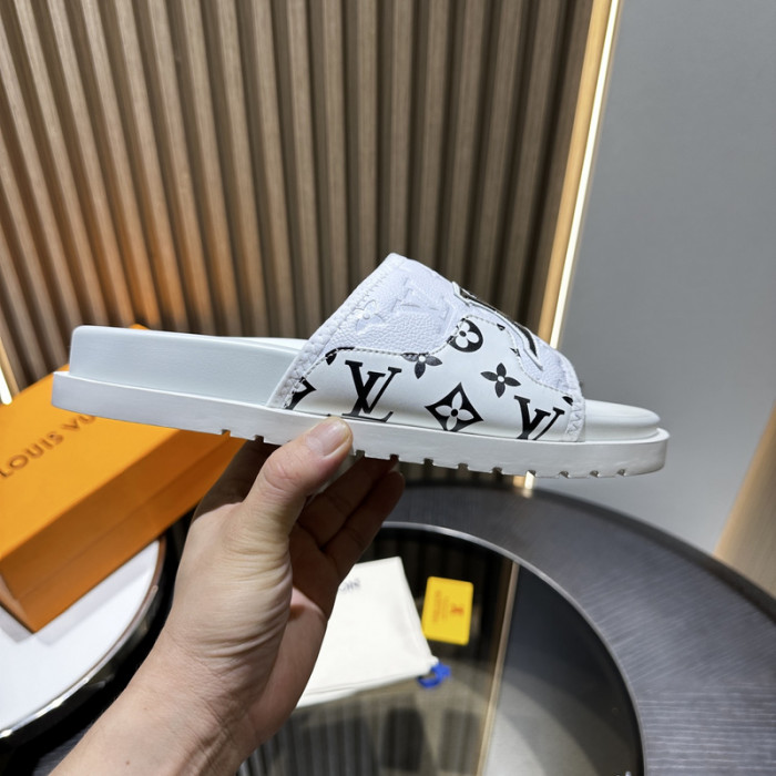 LV SLIPPERS