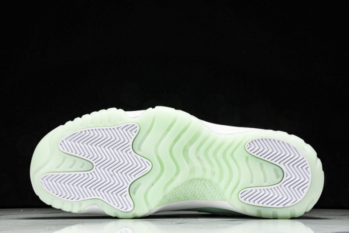Air Jordan 11 Low “Igloo  AH7860-103