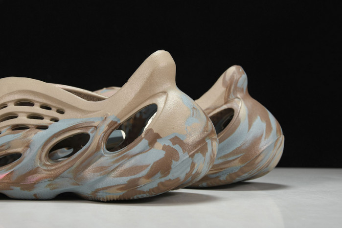 ad*s Y**zy foam runner  gy3969