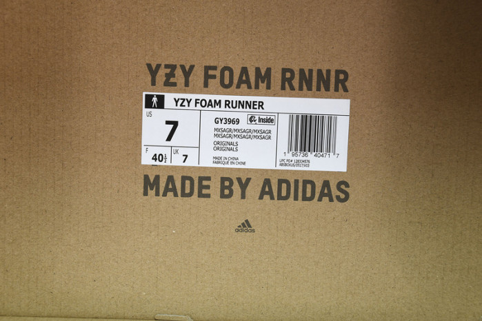 ad*s Y**zy foam runner  gy3969