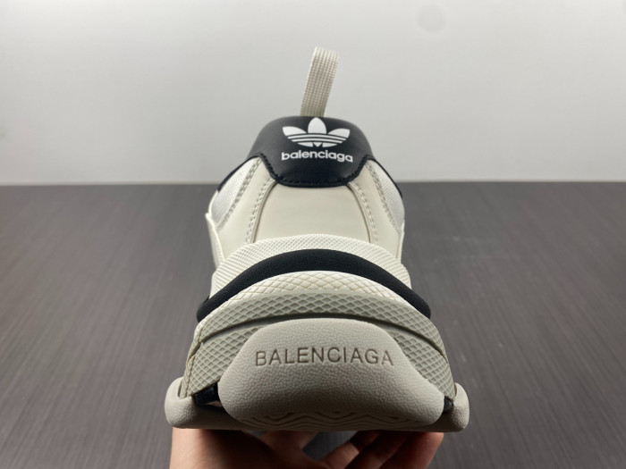 blcg  ×   Ad*s  yeeshoes042102