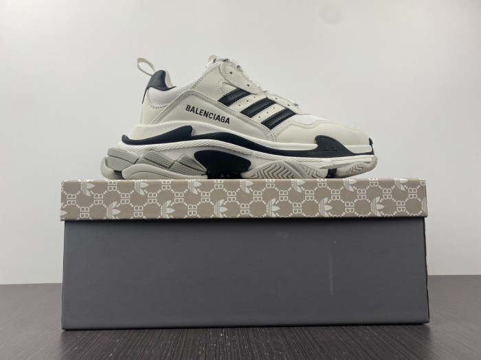blcg  ×   Ad*s  yeeshoes042102