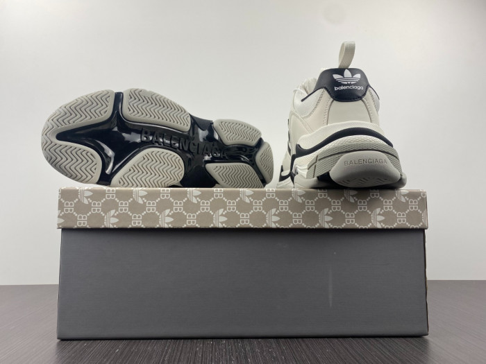 blcg  ×   Ad*s  yeeshoes042102