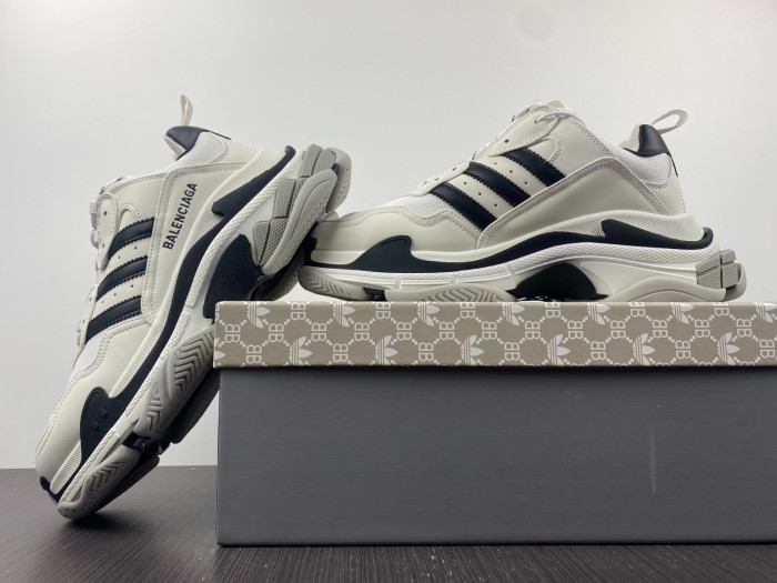 blcg  ×   Ad*s  yeeshoes042102