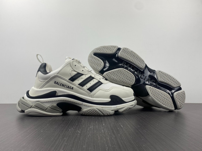 blcg  ×   Ad*s  yeeshoes042102