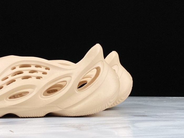 Y**zy foam runner fy- 4567