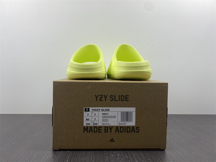 Y**zy slide  