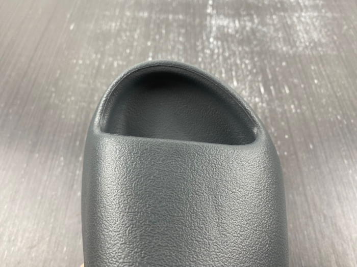ad*s Y**zy slides 