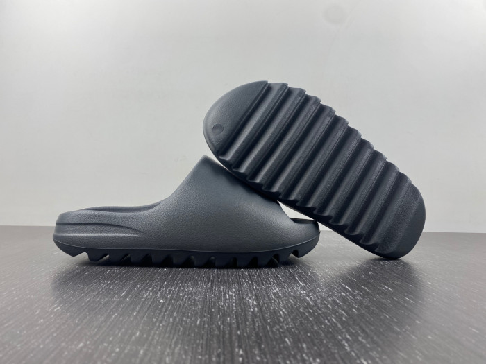 ad*s Y**zy slides 
