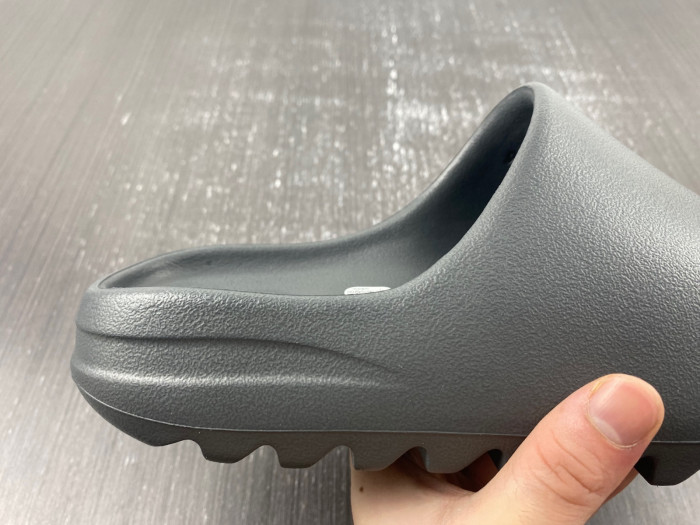ad*s Y**zy slides 