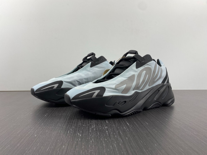 ad*s Y**zy boost 700 gz0711