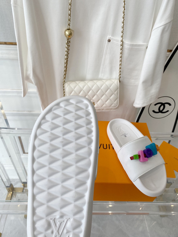 LV SLIPPERS