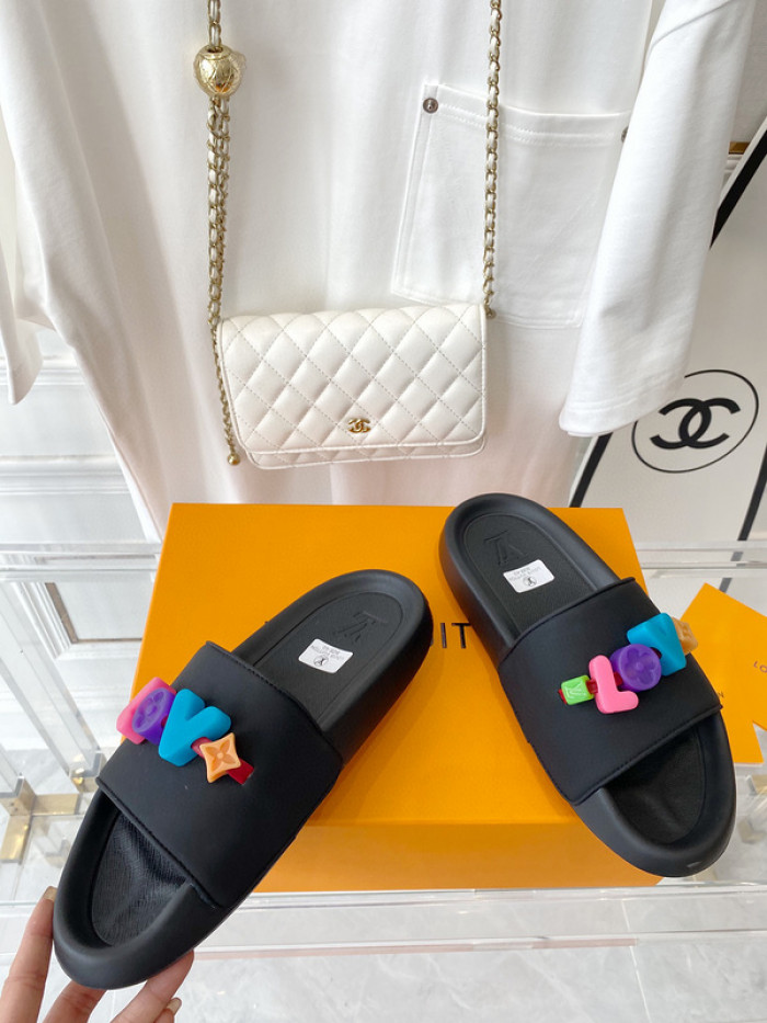 LV SLIPPERS