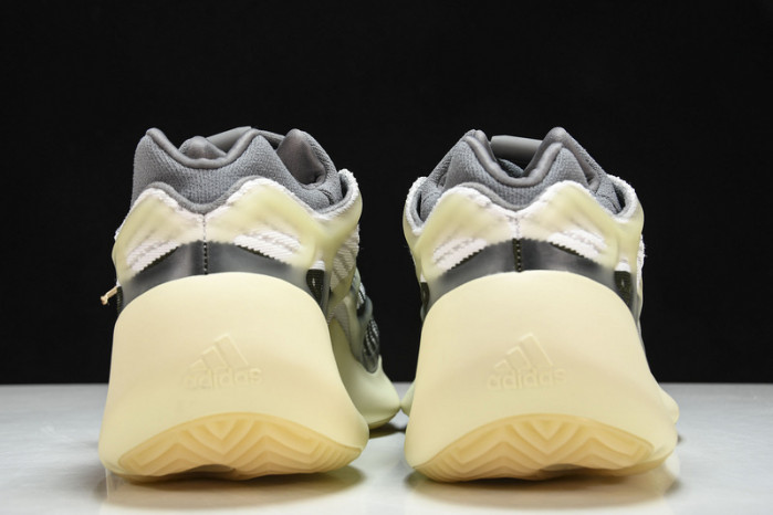 ad*s Y**zy 700 v3  fade id1674