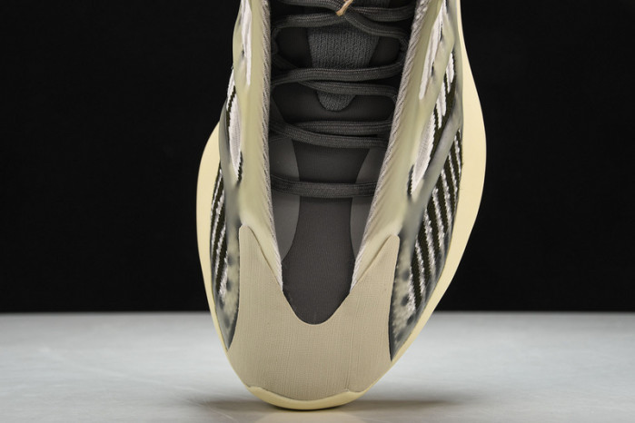 ad*s Y**zy 700 v3  fade id1674