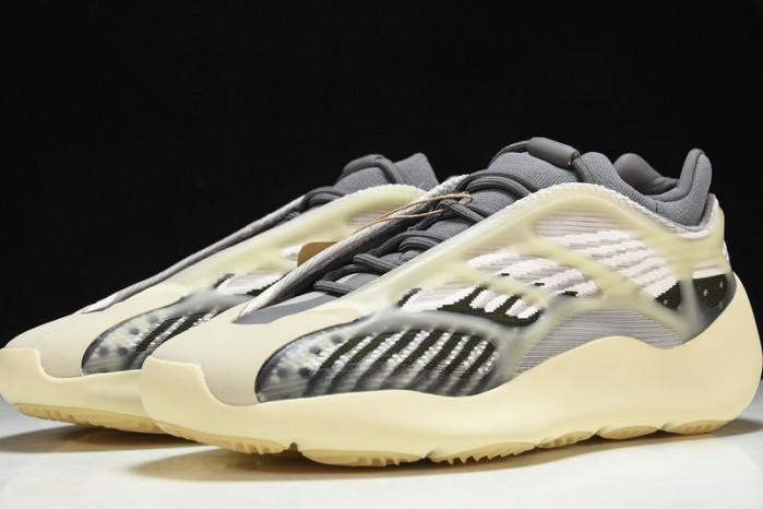 ad*s Y**zy 700 v3  fade id1674
