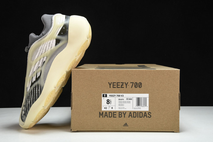ad*s Y**zy 700 v3  fade id1674