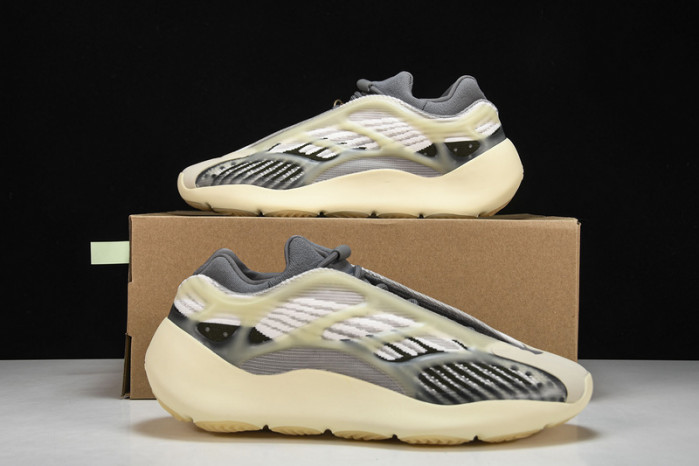 ad*s Y**zy 700 v3  fade id1674