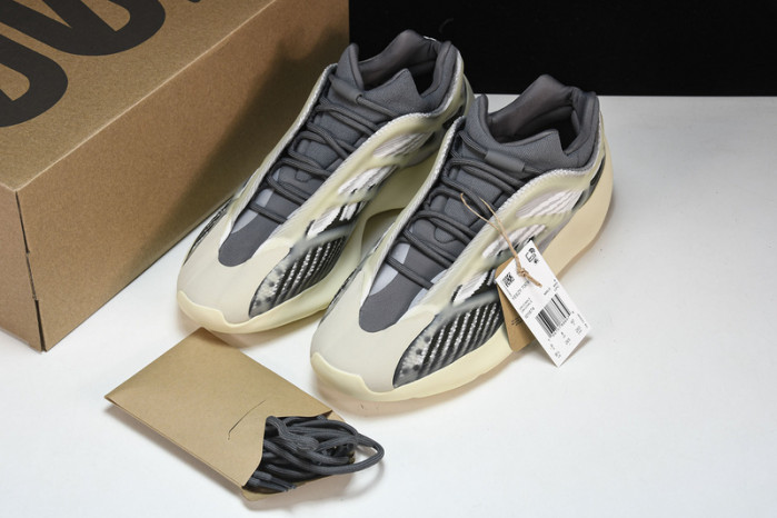 ad*s Y**zy 700 v3  fade id1674