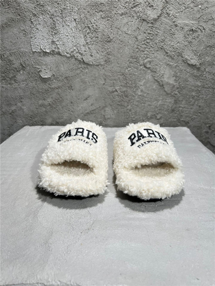 BLCG SLIPPERS
