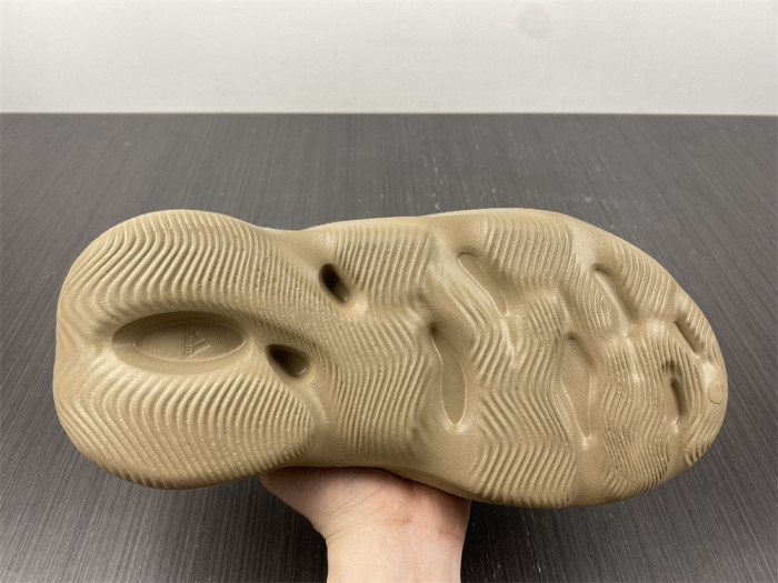Y**zy foam runner  gy6774