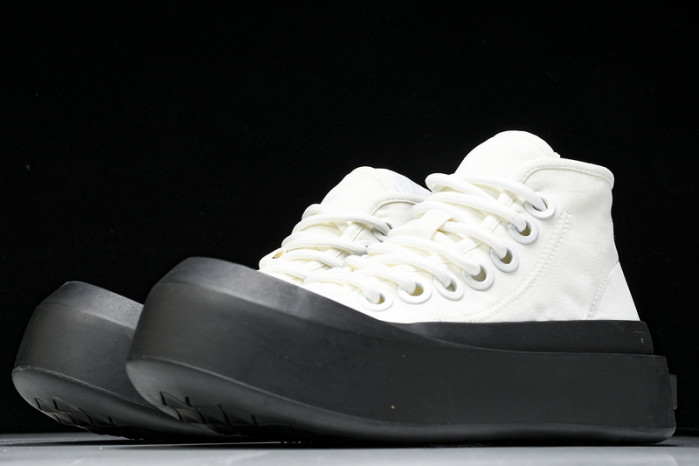 bo*te*ga Ve*ne*ta  jumbo sneaker