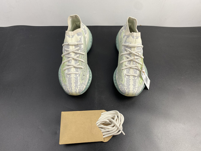 ad*s  Y**zy boost 380 alien blue gw0304