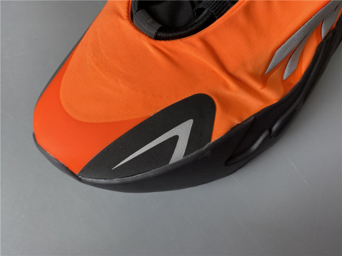ad*s Y**zy boost 700 mnvn orange - fv3258