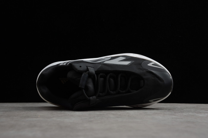 ad*s Y**zy boost 700 mnvn black and white  fv4445