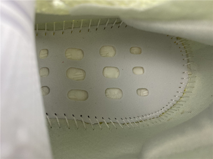 ad*s Y**zy boost 380 calcite glow gz8868