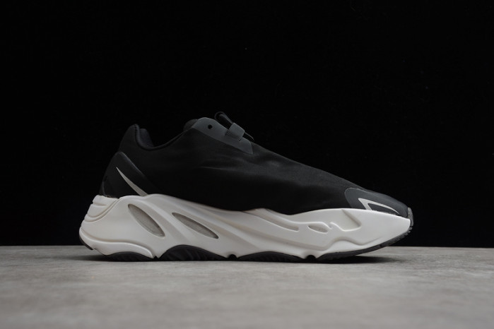 ad*s Y**zy boost 700 mnvn black and white  fv4445