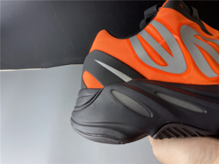ad*s Y**zy boost 700 mnvn orange - fv3258