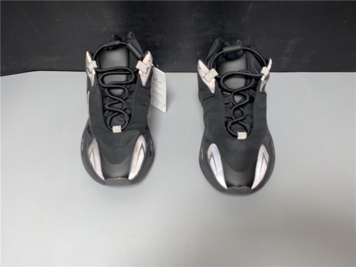 ad*s Y**zy boost 700 mnvn triple black - fv4440
