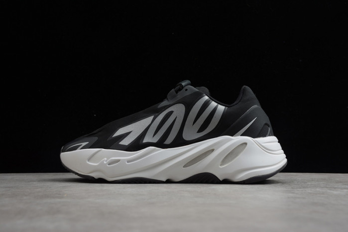 ad*s Y**zy boost 700 mnvn black and white  fv4445