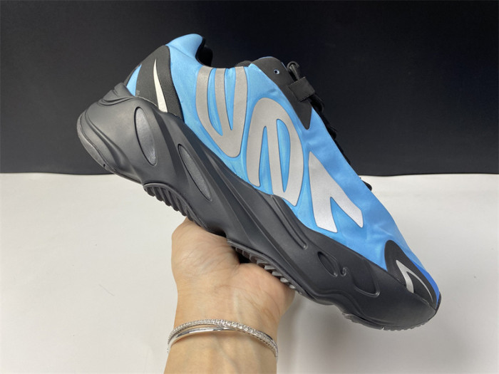 ad*s Y**zy boost 700 mnvn bright cyan gz3079