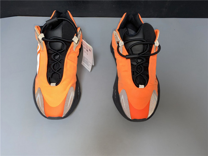 ad*s Y**zy boost 700 mnvn orange - fv3258