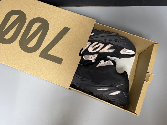 ad*s Y**zy boost 700 mnvn triple black - fv4440