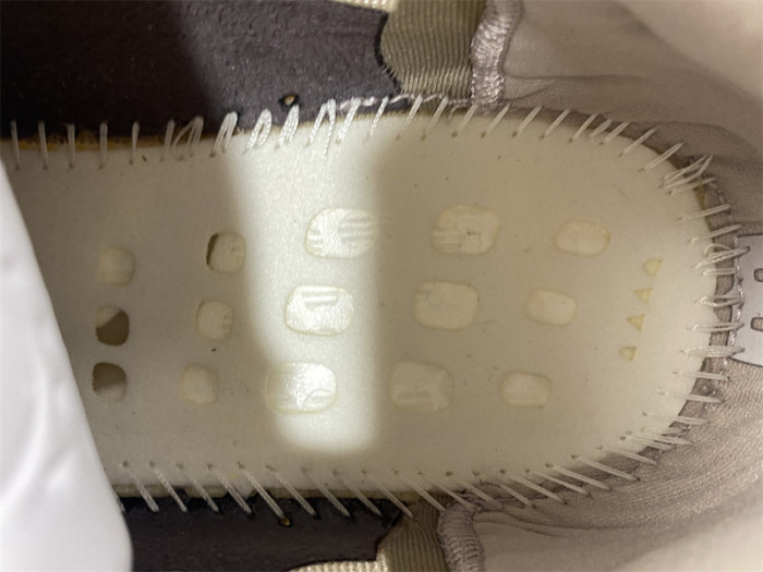 ad*s Y**zy boost 350 v2 mono mist gw2871