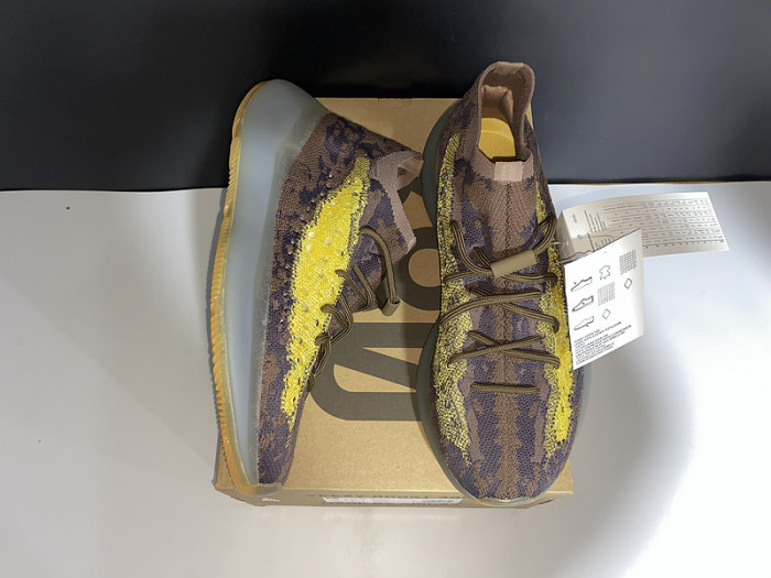 ad*s Y**zy boost 380 