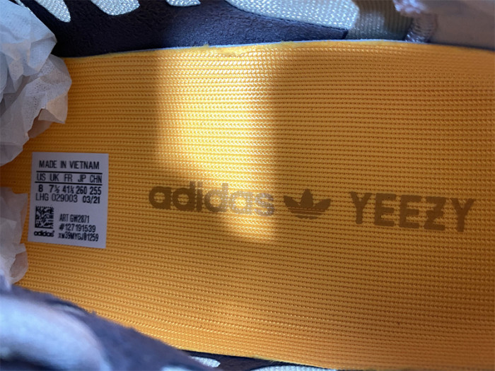 ad*s Y**zy boost 350 v2 mono mist gw2871